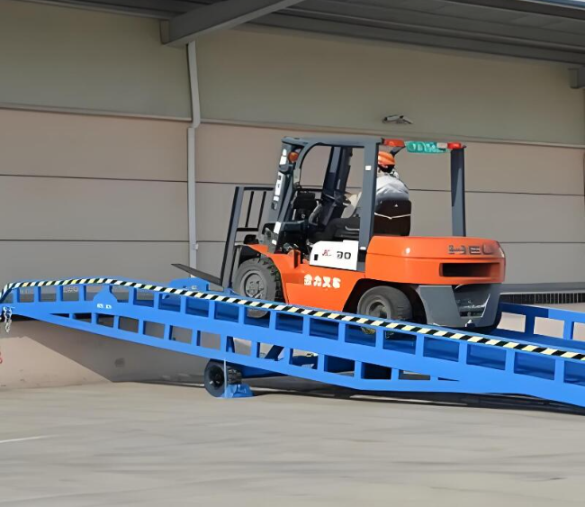 丽江移动式卸货平台（叉车用）